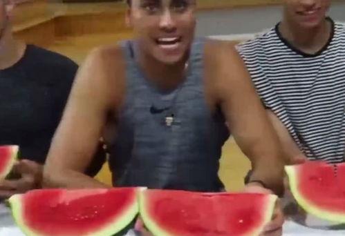 娱乐吃瓜高个子是谁,揭秘娱乐圈高个子“吃瓜达人”之谜